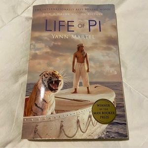 ⛄️ Paperback book - Life of Pi by Yang Martel